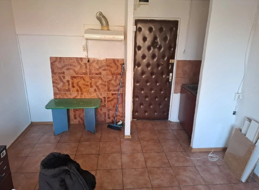 Închiriez camera de cămin 