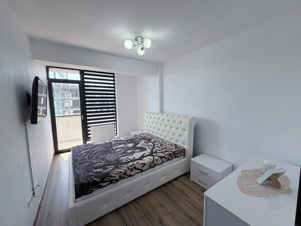 vind apartament decomandat , 80 mp doua camere decomandat etaj 7 