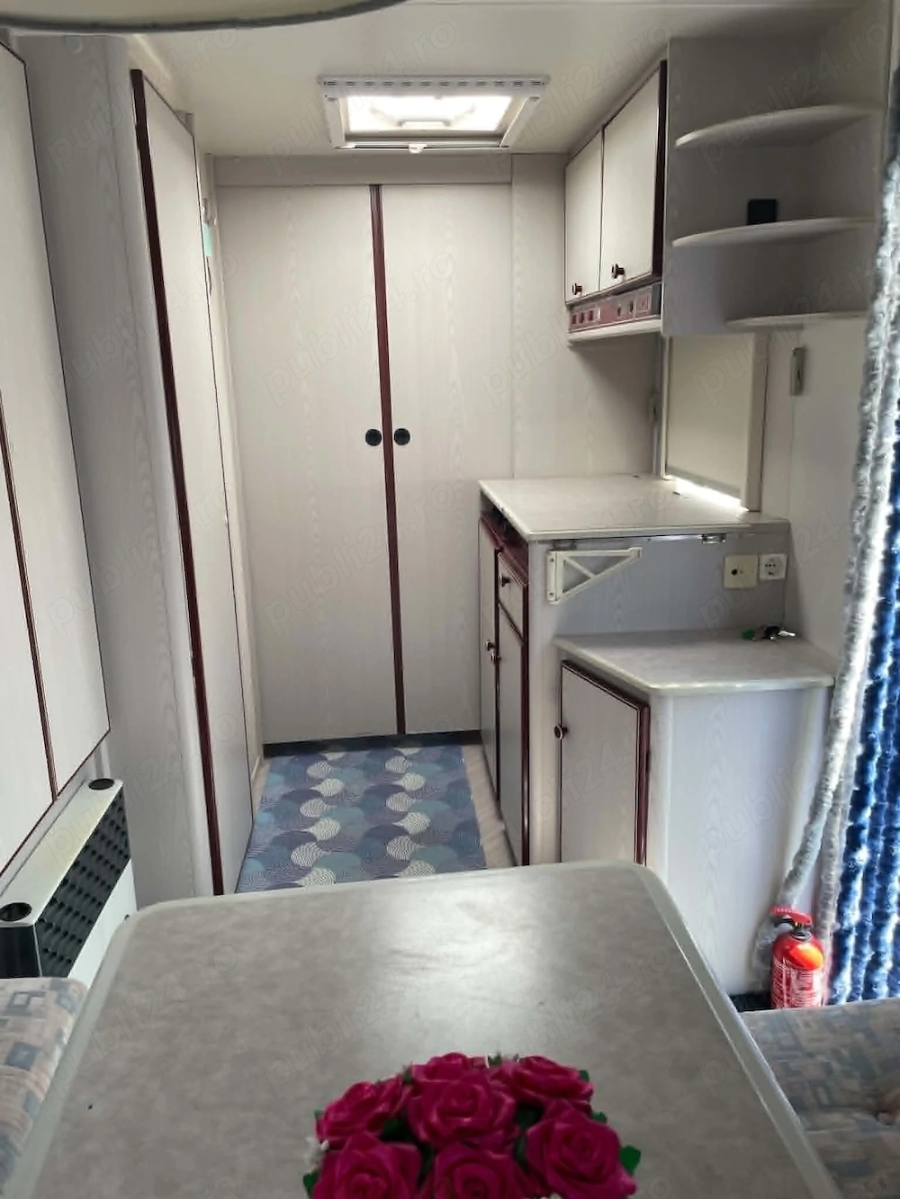 Rulotă Knaus, două camere, panou 450 W