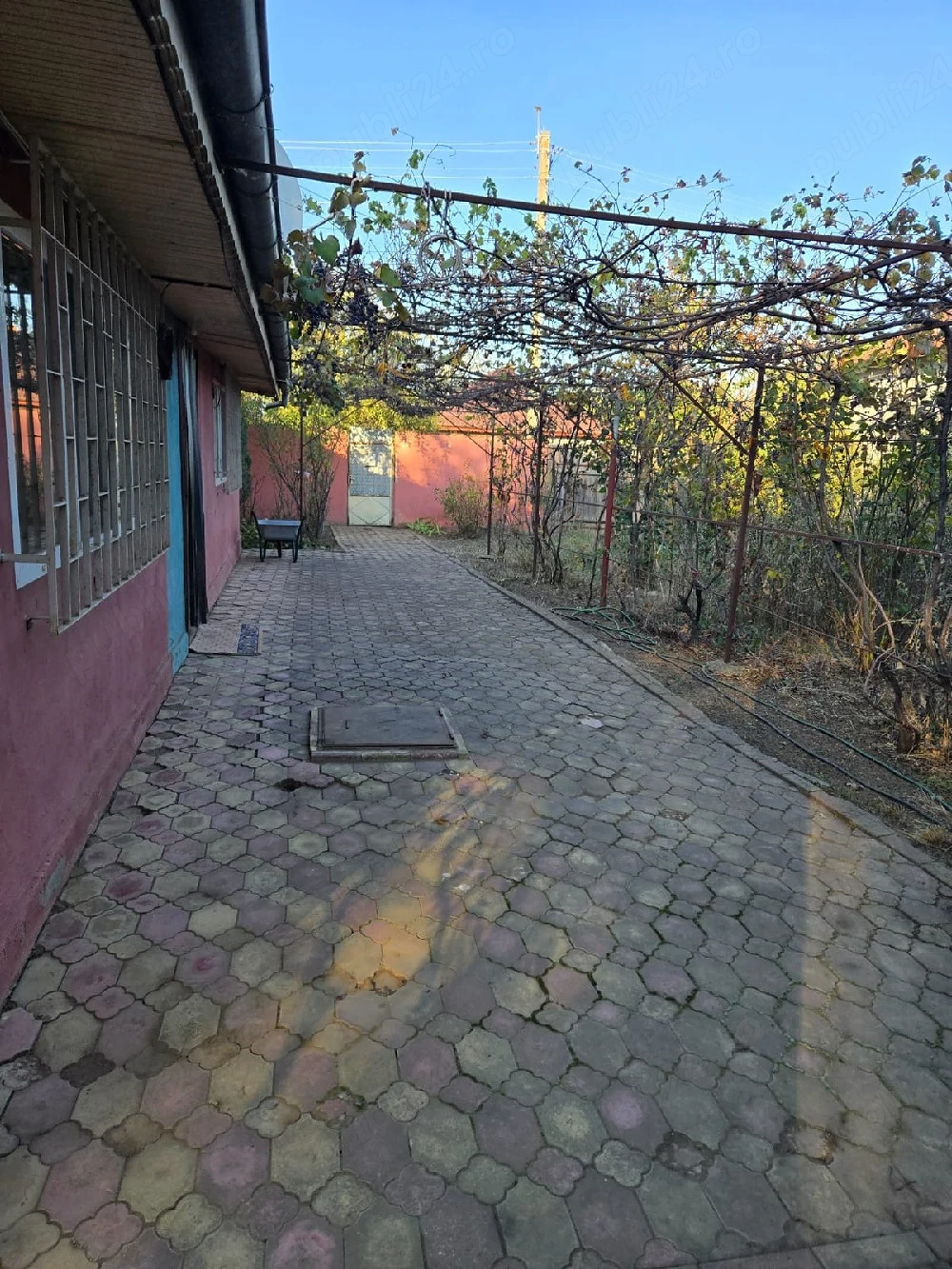 Casa de vanzare 3 camere 90m,baie,wc,bucatarie usor negogiabil