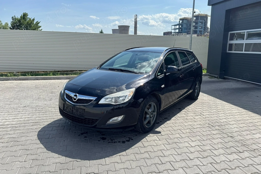 Opel Astra J 1.7CDTI | Clima | Senzori Parcare | Economică și Fiabilă