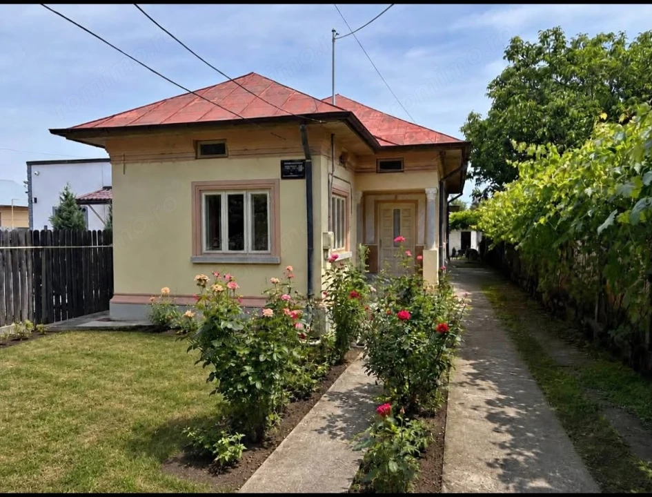 CASA SPATIOASA CU TEREN 1300MP, BALS OLT