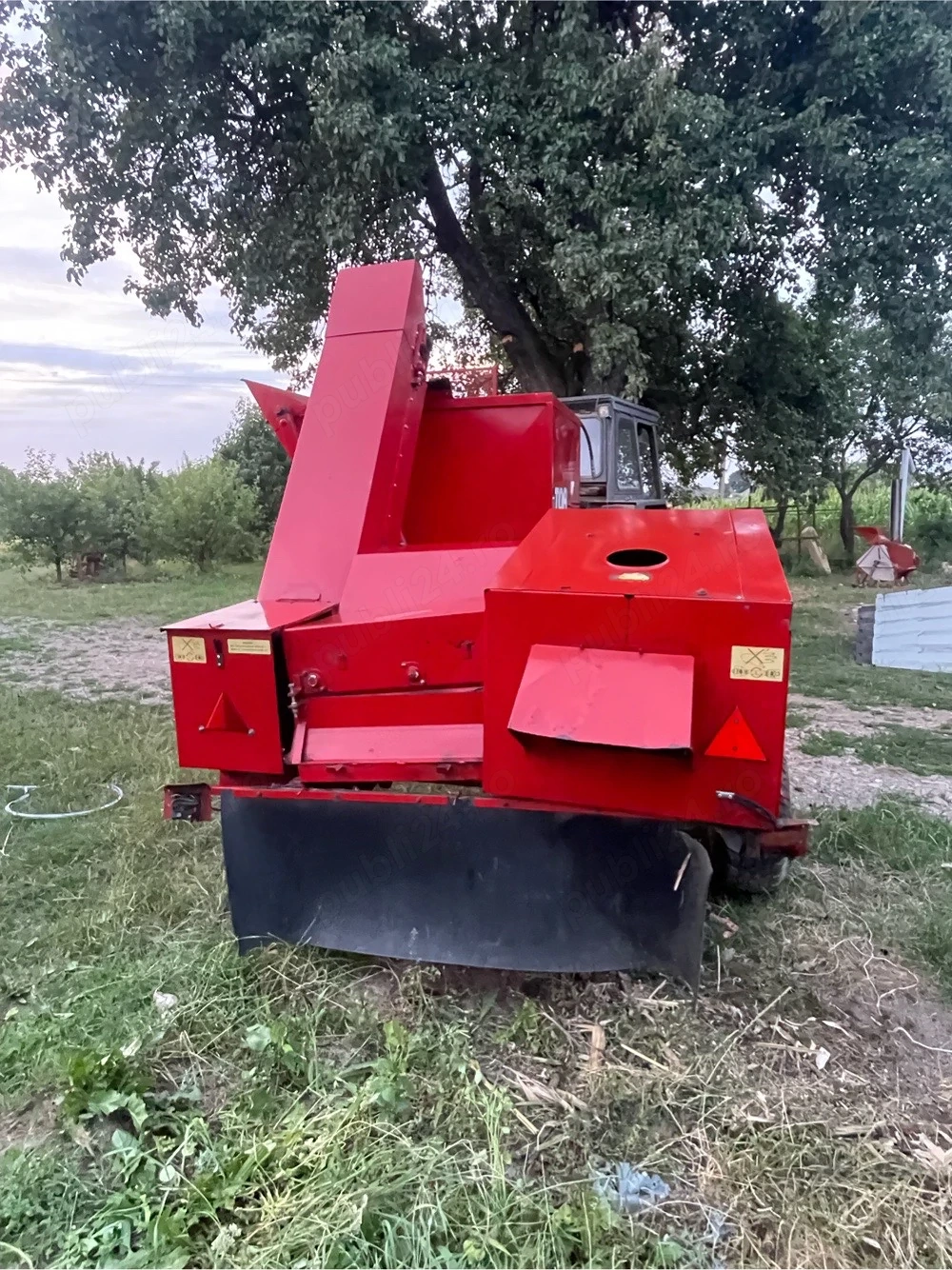 Vând culegator porumb Tornado 40