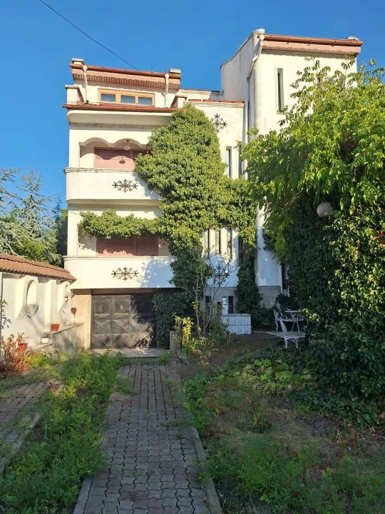 Oportunitate de Investitie! Vila Solida, Zona Centrala, Teren Generos de 626 mp
