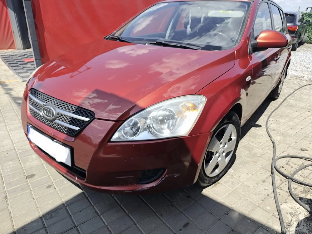 Vând Kia Cee'd   Fiabilă, întreținută, rulaj mic (132.500 km)