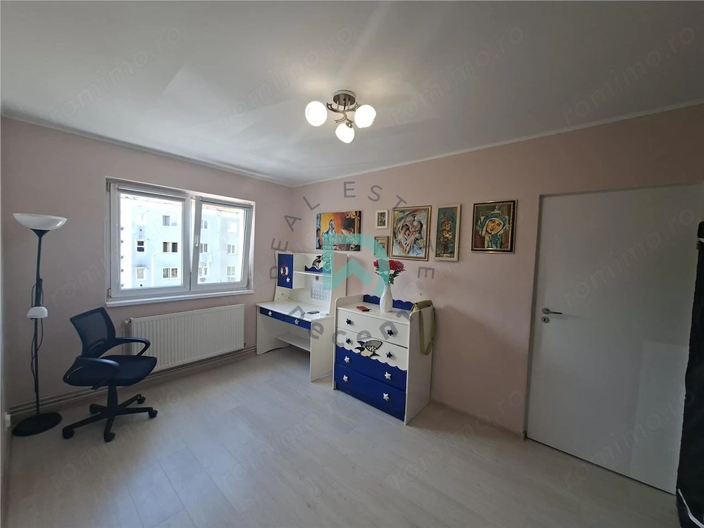 Apartament 2 camere Florilor, comision 0, etaj intermediar, loc de parcare