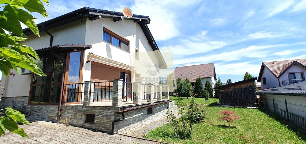 Casa cu 4 camere 2 bai si 830 mp teren in zona Bavaria