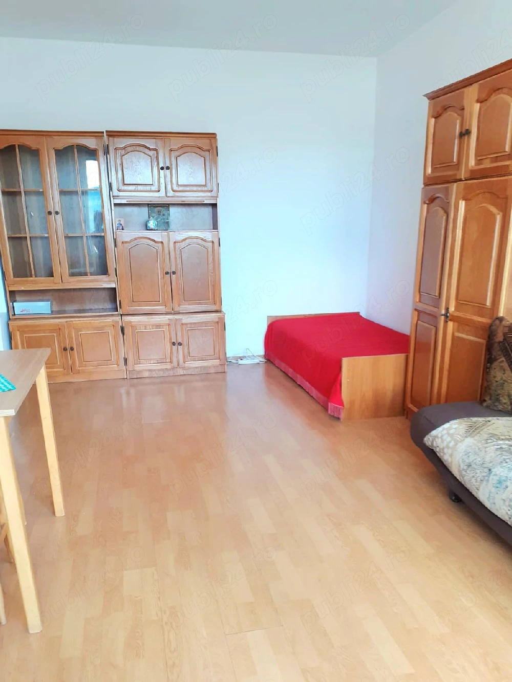 disponibil,chirei ap 1 cam 44 mp zona str Vanatorului et 1 4 ,400 eur