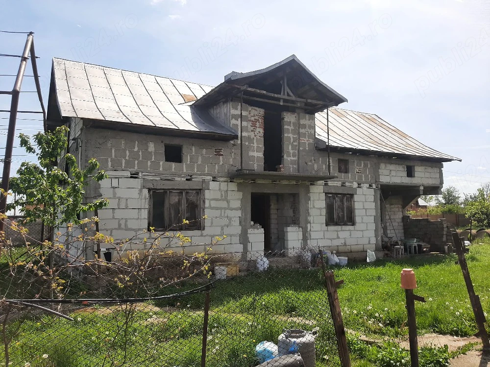 Vând casă in Oarja 