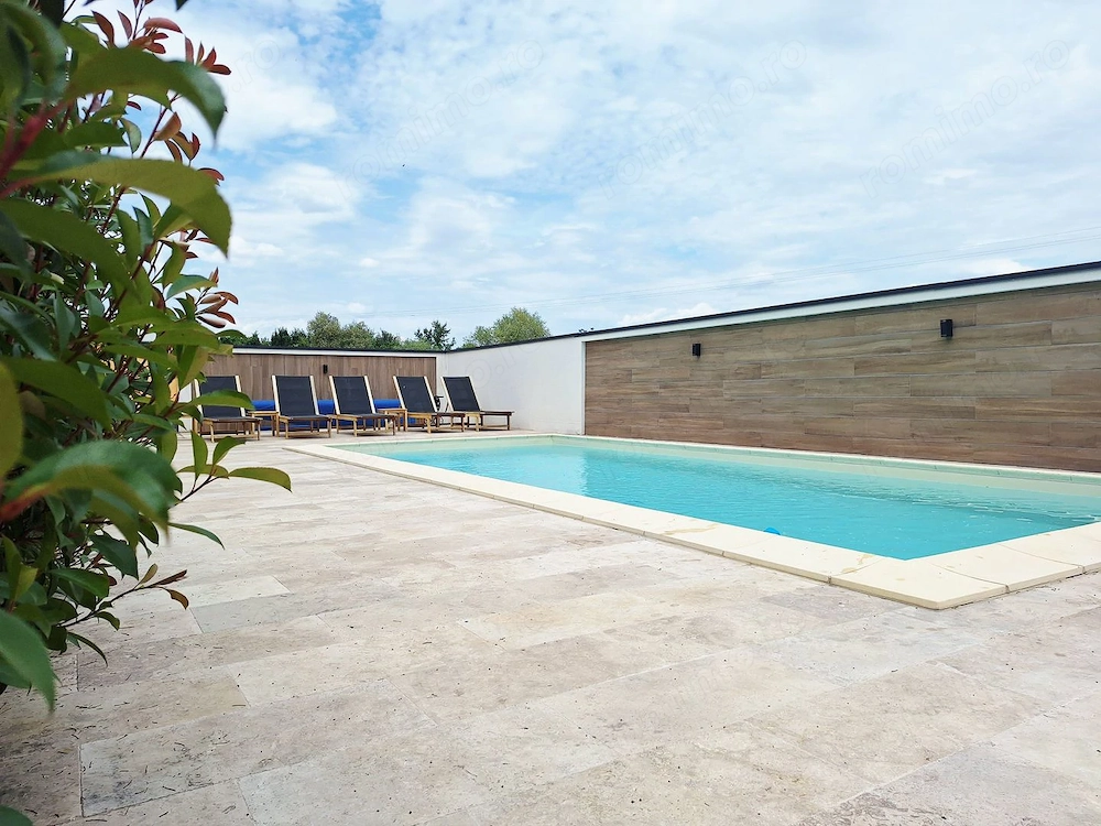 Comision 0%.Apartament in Vila cu piscina privata.Mobilat si utilat complet!