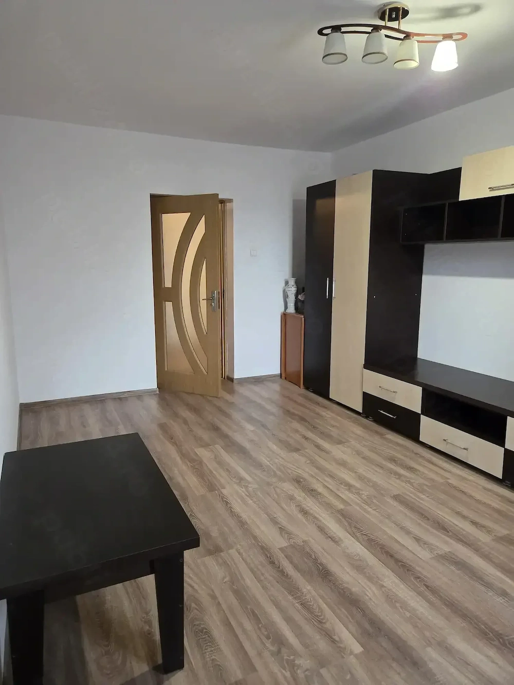 Apartament cu 3 camere de vânzare   Zona Centrală
