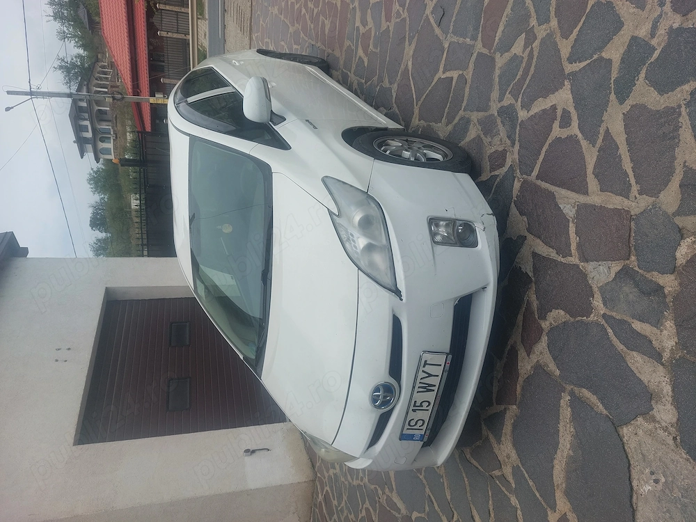 Toyota prius3 hybrid 2011