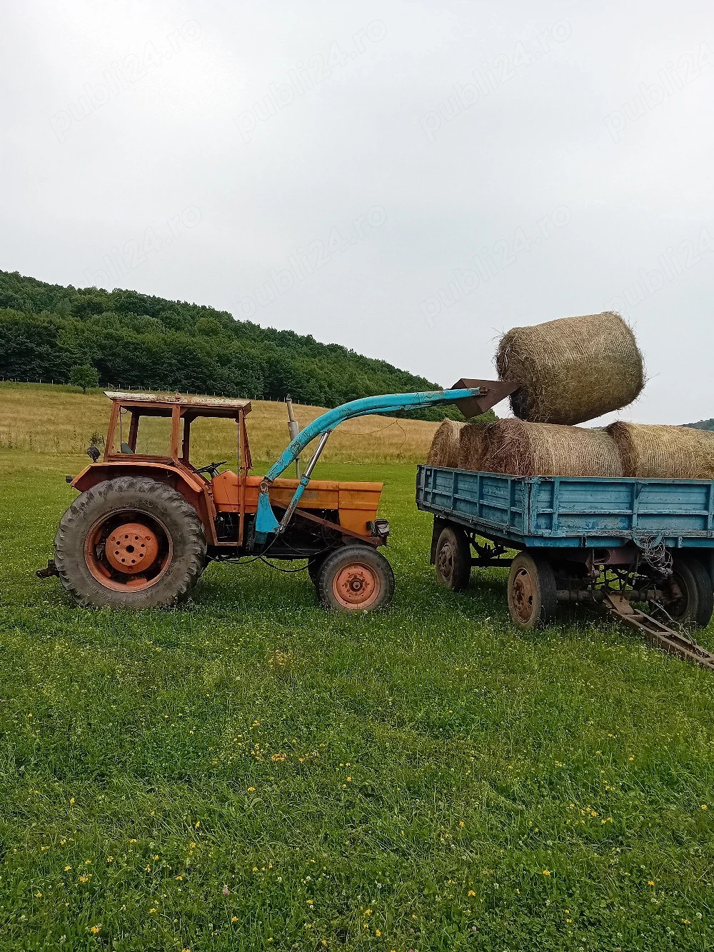 Tractor cu frontal plus remorca