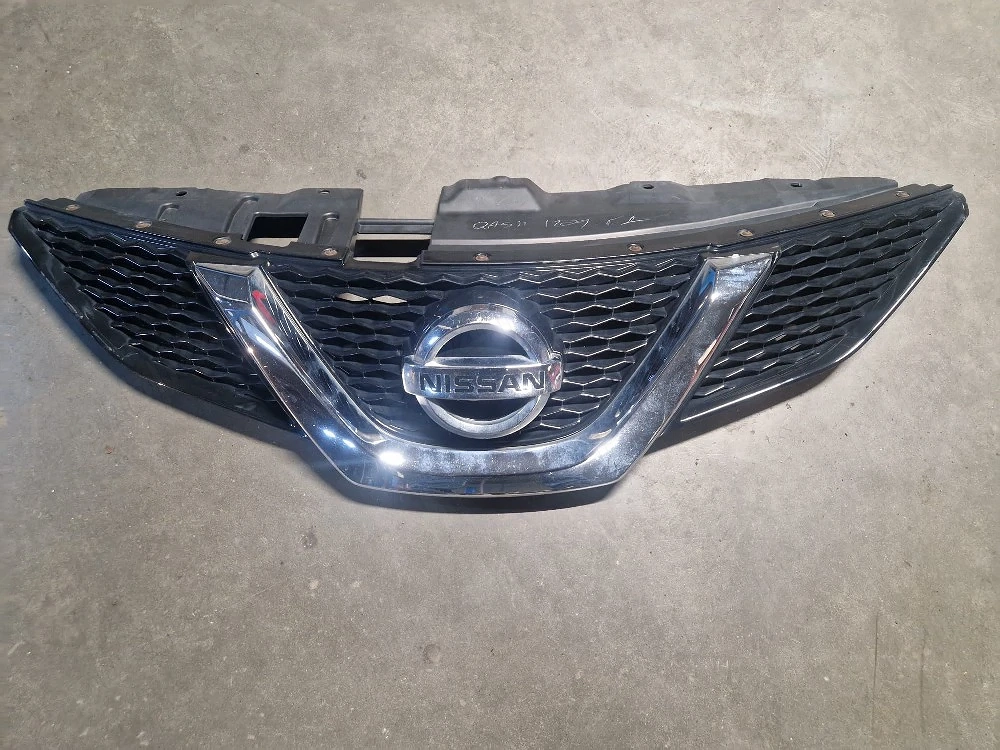 Grila cu emblema Nissan Qashqai J11 