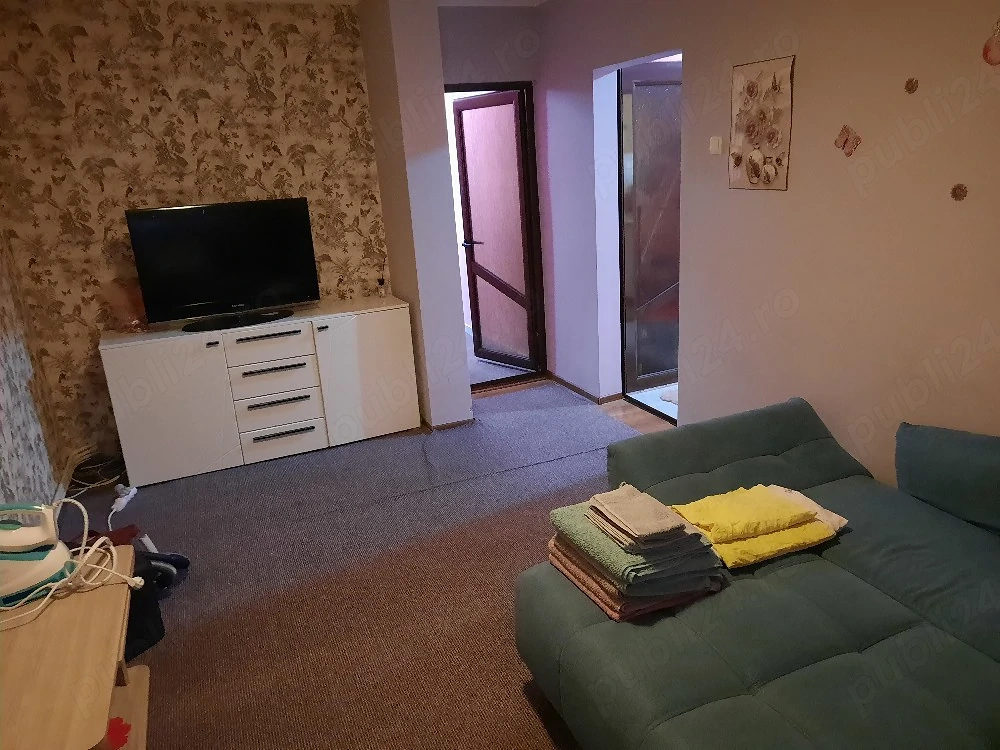 închiriez apartament cu doua camere 