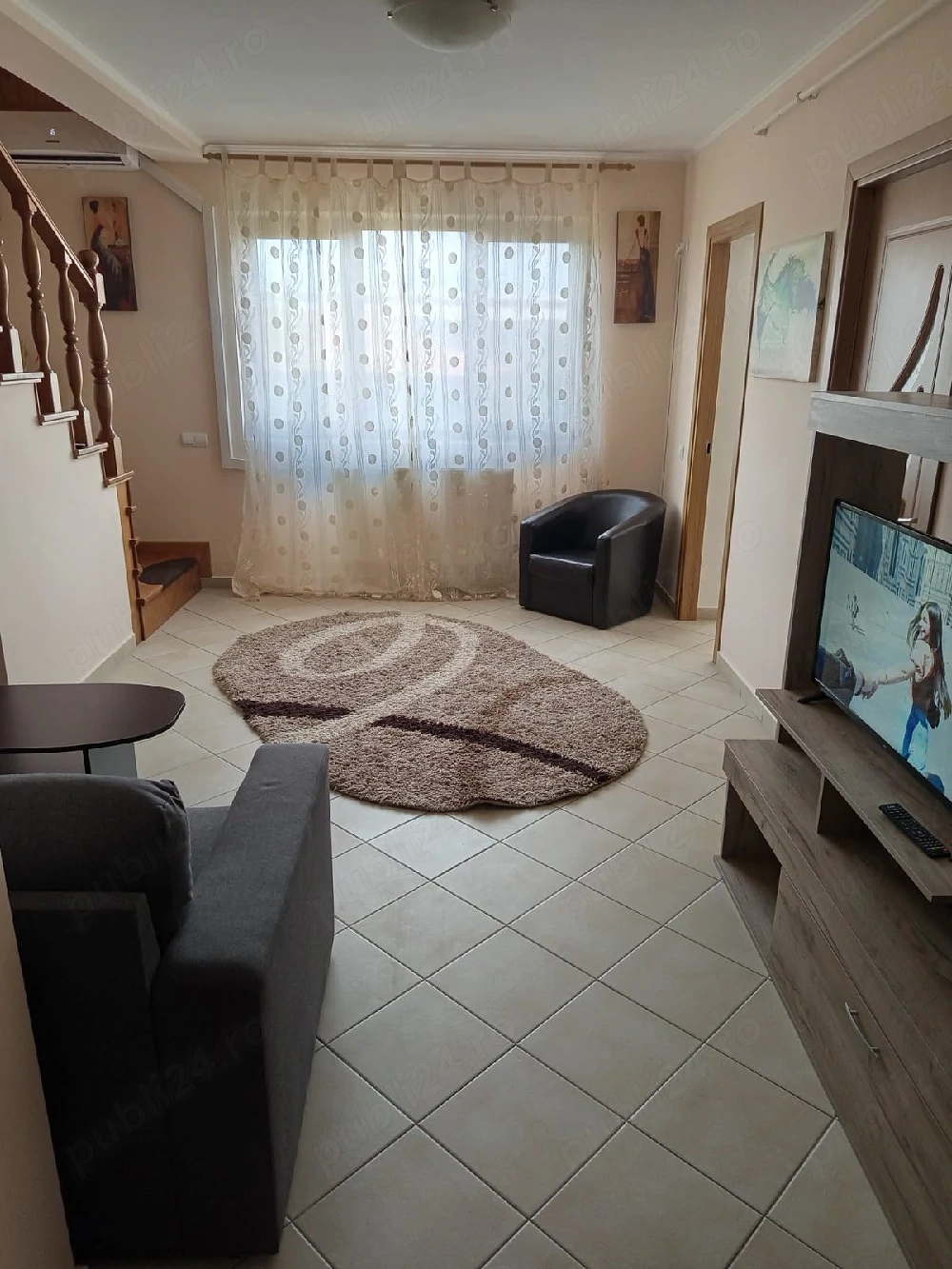 Închiriez apartament 
