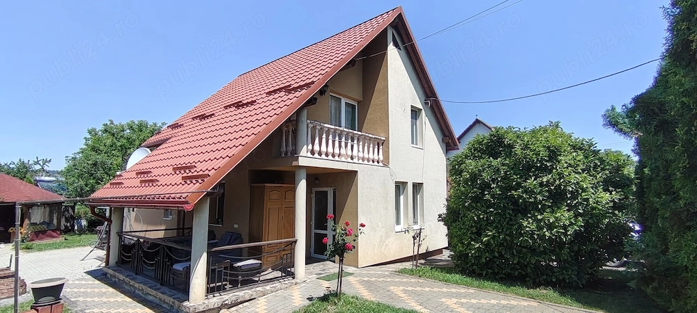 De vânzare   Casă modernă P+M, 130 mp utili, teren 680 mp, drum privat