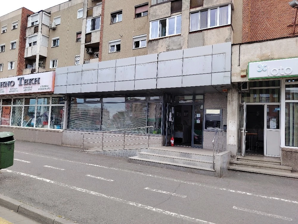 Închiriez spațiu comercial PIATA UTA 