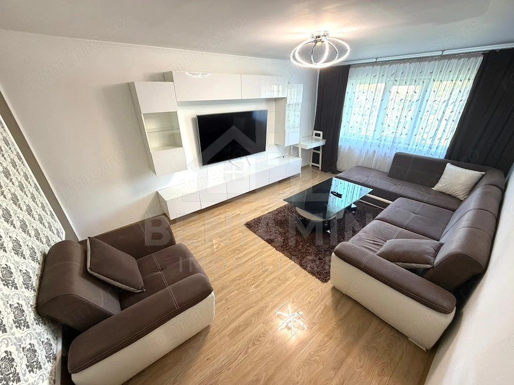 Apartament 3 camere si 2 bai Rovine decomandat 67mp  an1985
