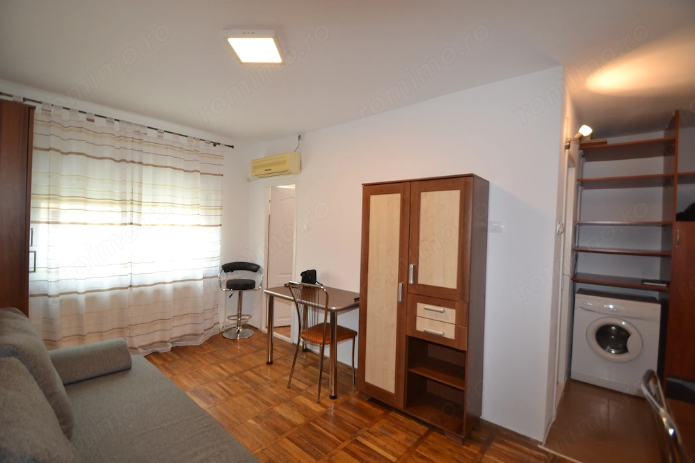 garsoniera, zona Lipovei, 250 eu