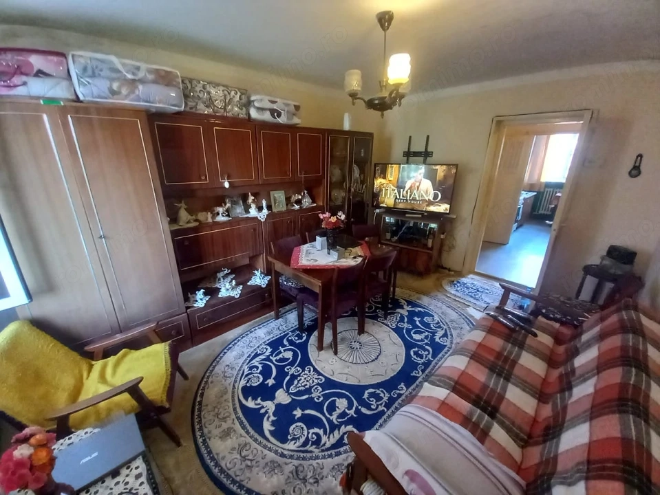 Apartament 3 camere, 57 mp, decomandat, zona Săsar 