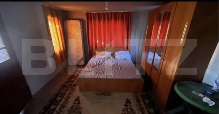 Casa de vanzare, cu 10 ari de teren, in zona linistita