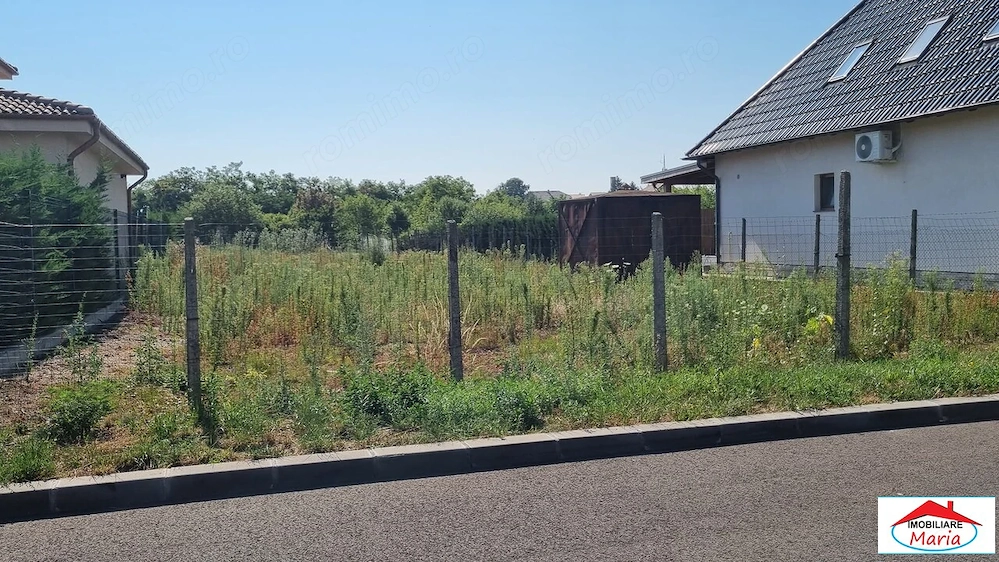 Teren intravilan 855 mp loc de casa semicentral 100000 Euro
