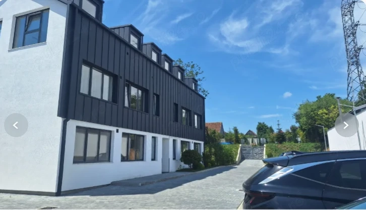 VIND  apartament 3 camere la vila  cu 2 etaje 