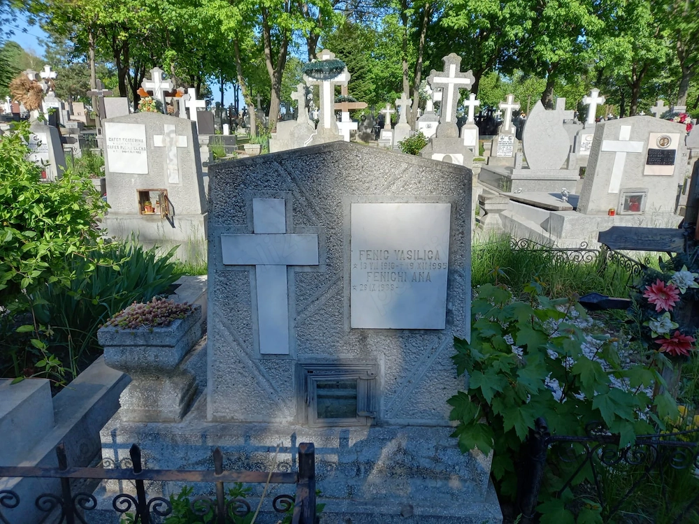 Vând loc de veci, 2 cripte, Iasi, cimitir Sf Petru și Pavel