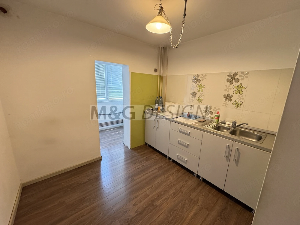 Apartament 3 camere zona Andrei Saguna etaj 2