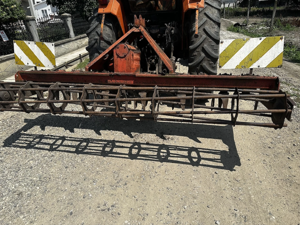 Vând freză 3 metri