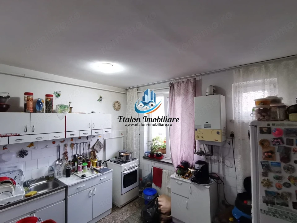 Apartament 4 camere semidecomandat, etaj 6, Maratei