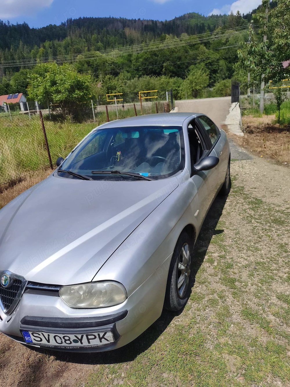 vând Alfa Romeo avariată
