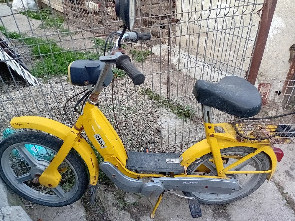 Vand caroserie Piaggio Galben si Derby Revolution BARCELONA