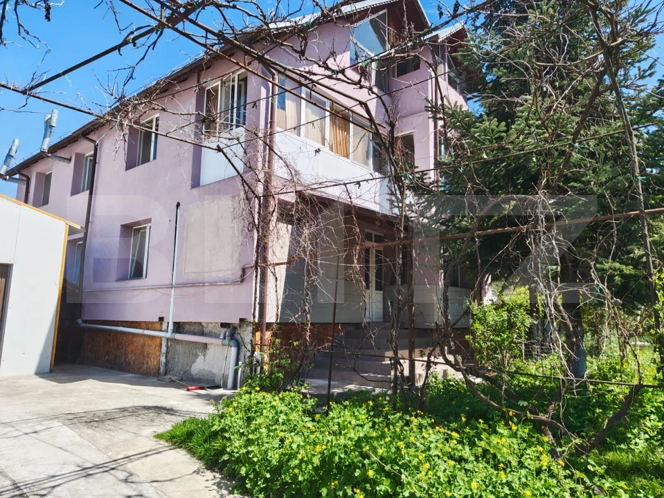 Casă P+1+M, 490 mp, teren 2.714 mp, zona Pucioasa