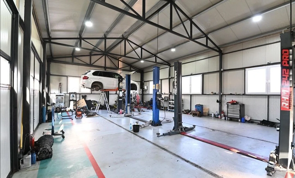 De vanzare proprietate Podari – 2 hale industriale + casa și spatiu recreativ