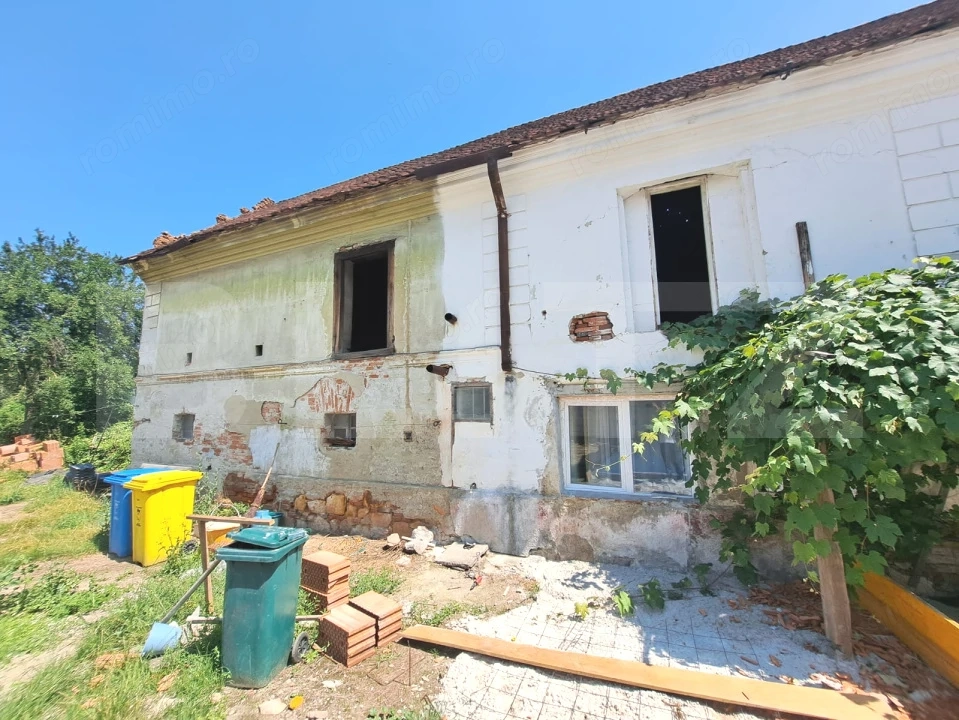 Casă de vânzare, 120 mp utili, teren 237 mp, curte comună, Cristian