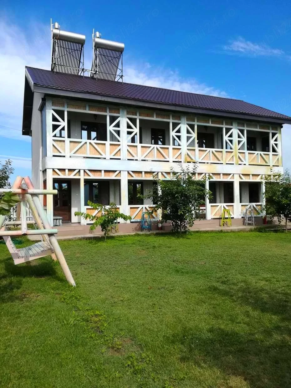 Vand pensiune turistica,  la cca120m de mare.