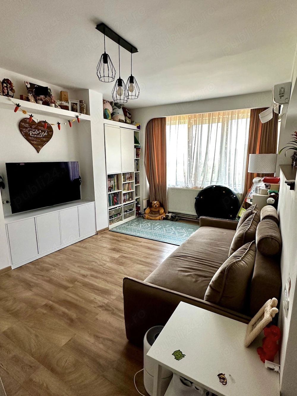 Proprietar vând apartament 4 camere, 84 mp, decomandat, zonă centrală Gh. Lazar