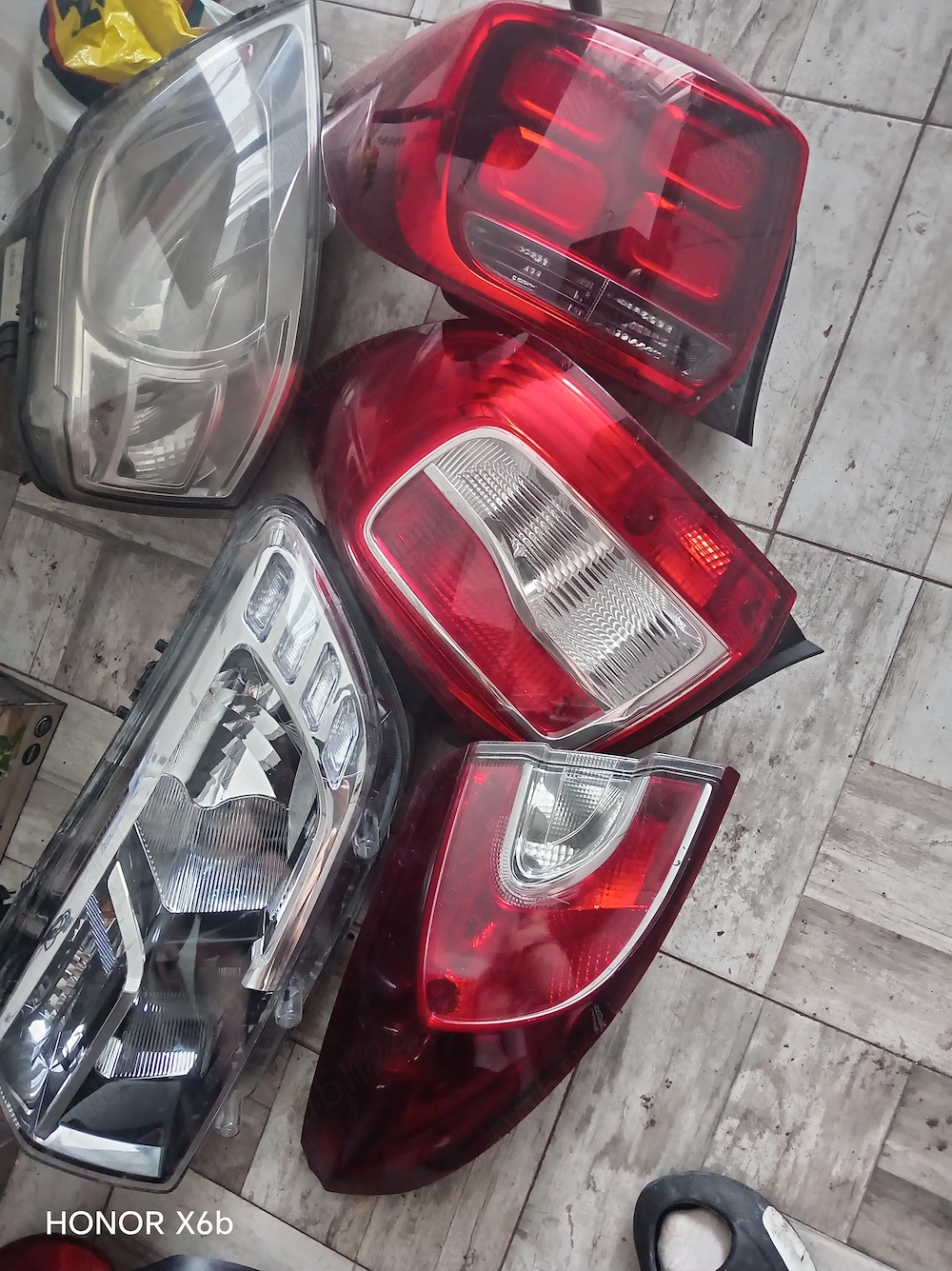 Vând faruri și stopuri auto Renault, Ford,Volkswagen, Citroen,Dacia, PeugeotOpel Vectra. etc..