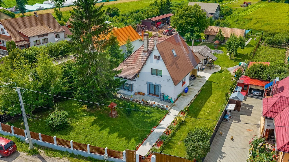 Casa moderna | 238mp utili si teren intravilan 7150mp| PRETABIL FERMA