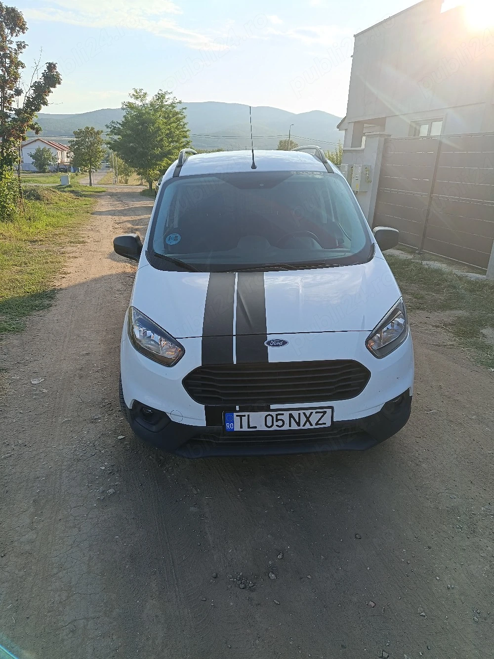 Ford transit courier 