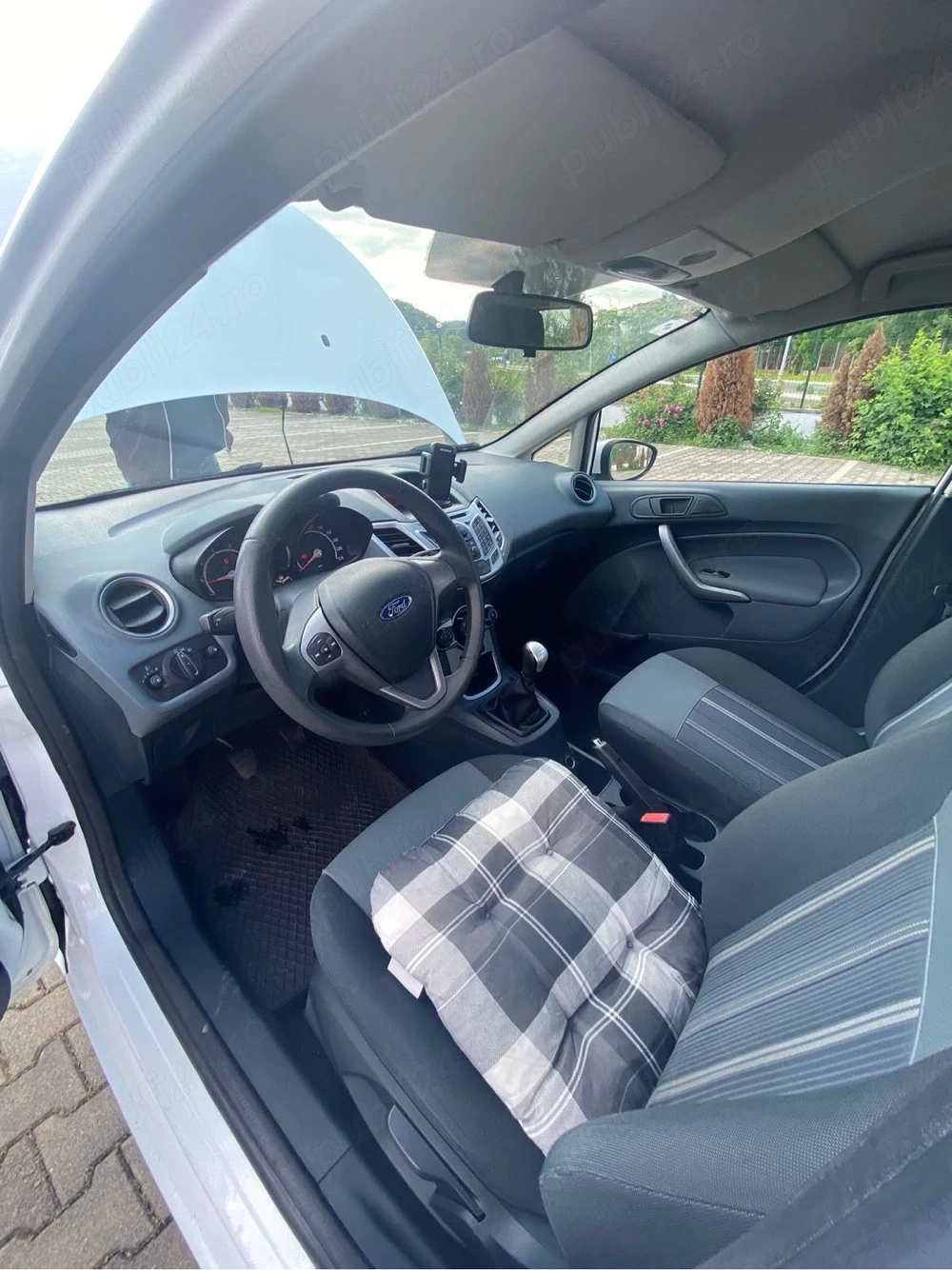 Vand ford fiesta 2010 1.2 benzina