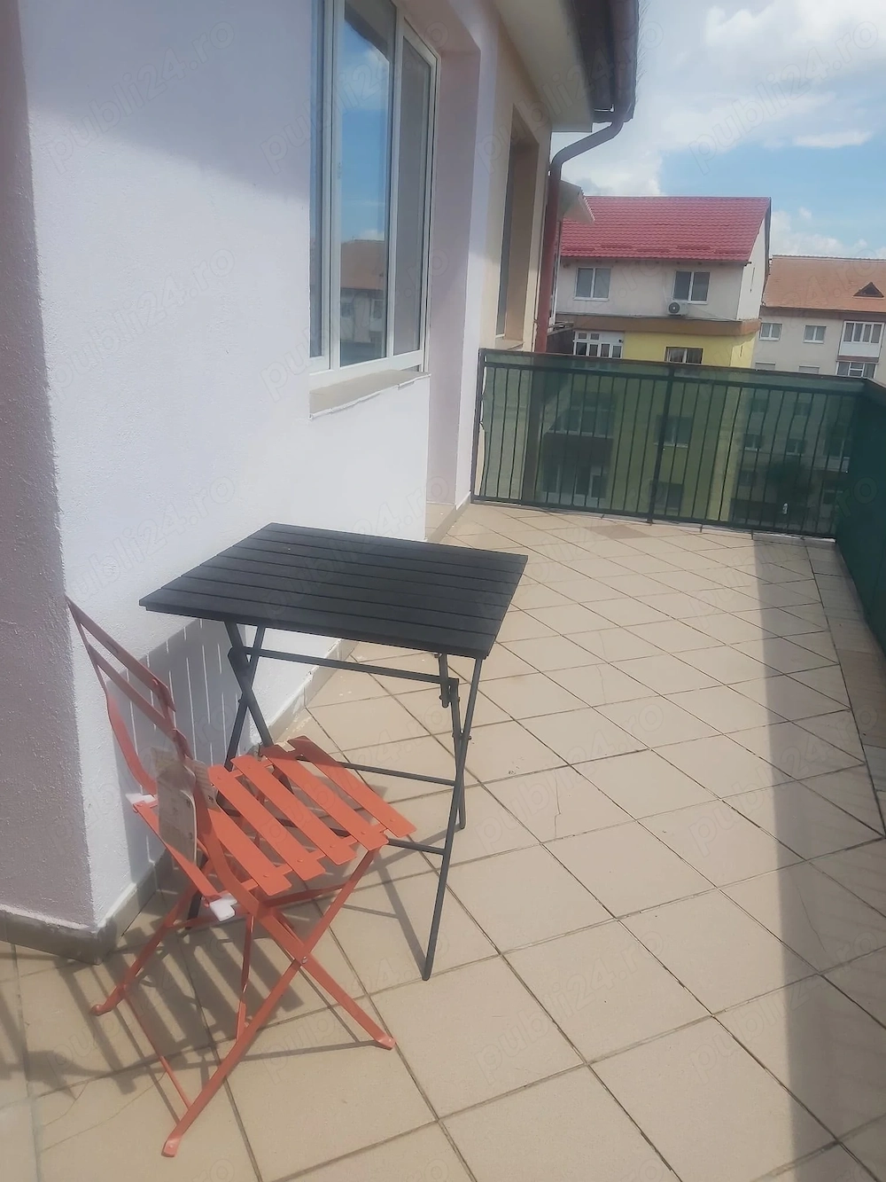 Persona fizică închiriez apartament 2 cam. Ştrand, etaj 4 5 cu lift, terasă generoasă, contract ANAF