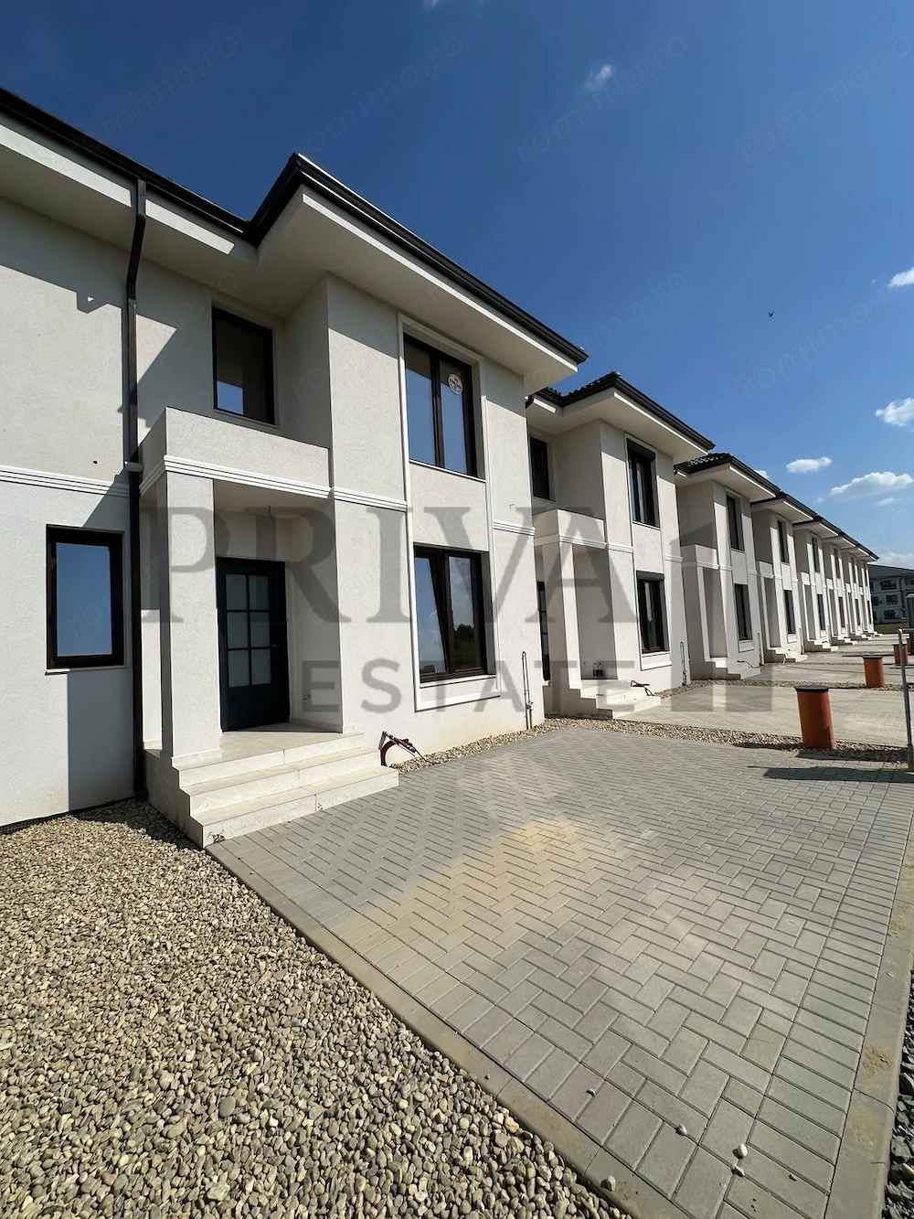 Casa insiruita, bucatarie inchisa, 3 camere, 2 bai, Giroc