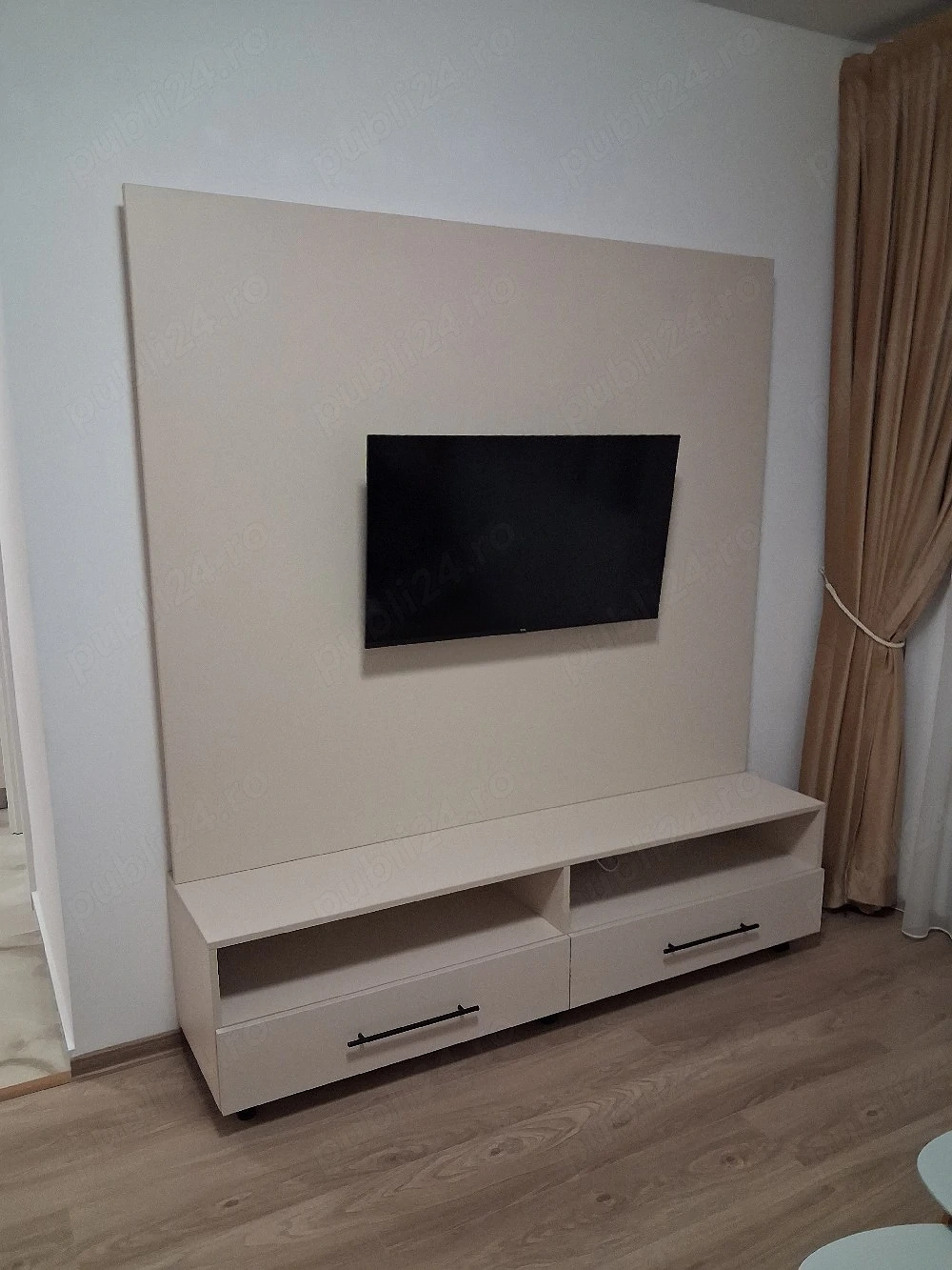 închiriez apartament o camera