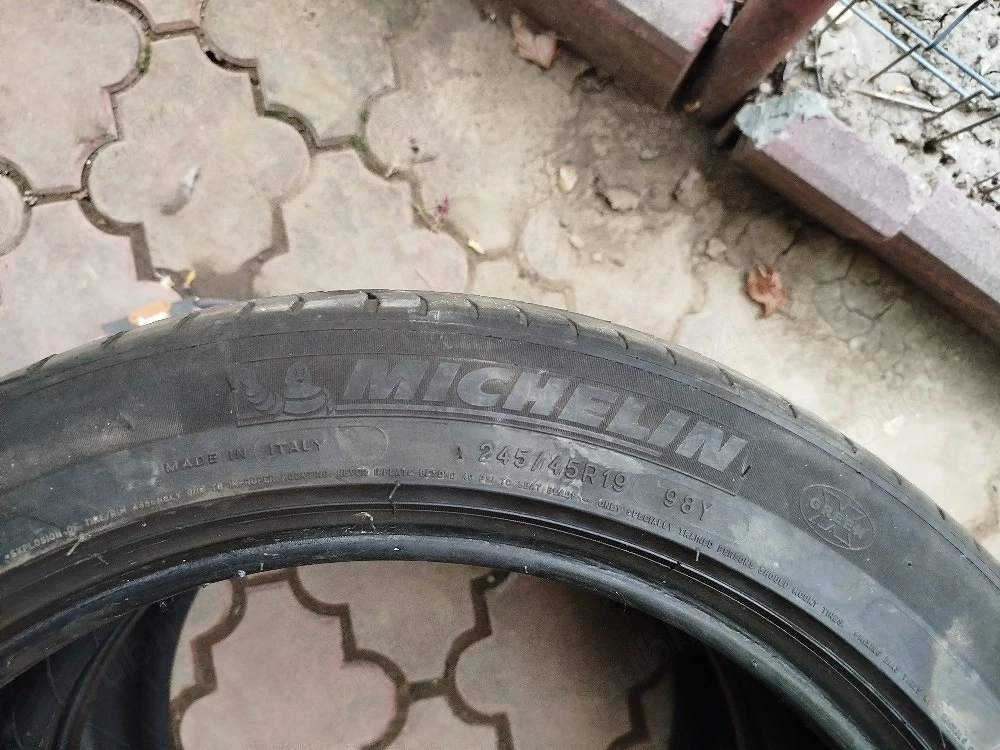 Vând 2 anvelope Michelin 245 45 19