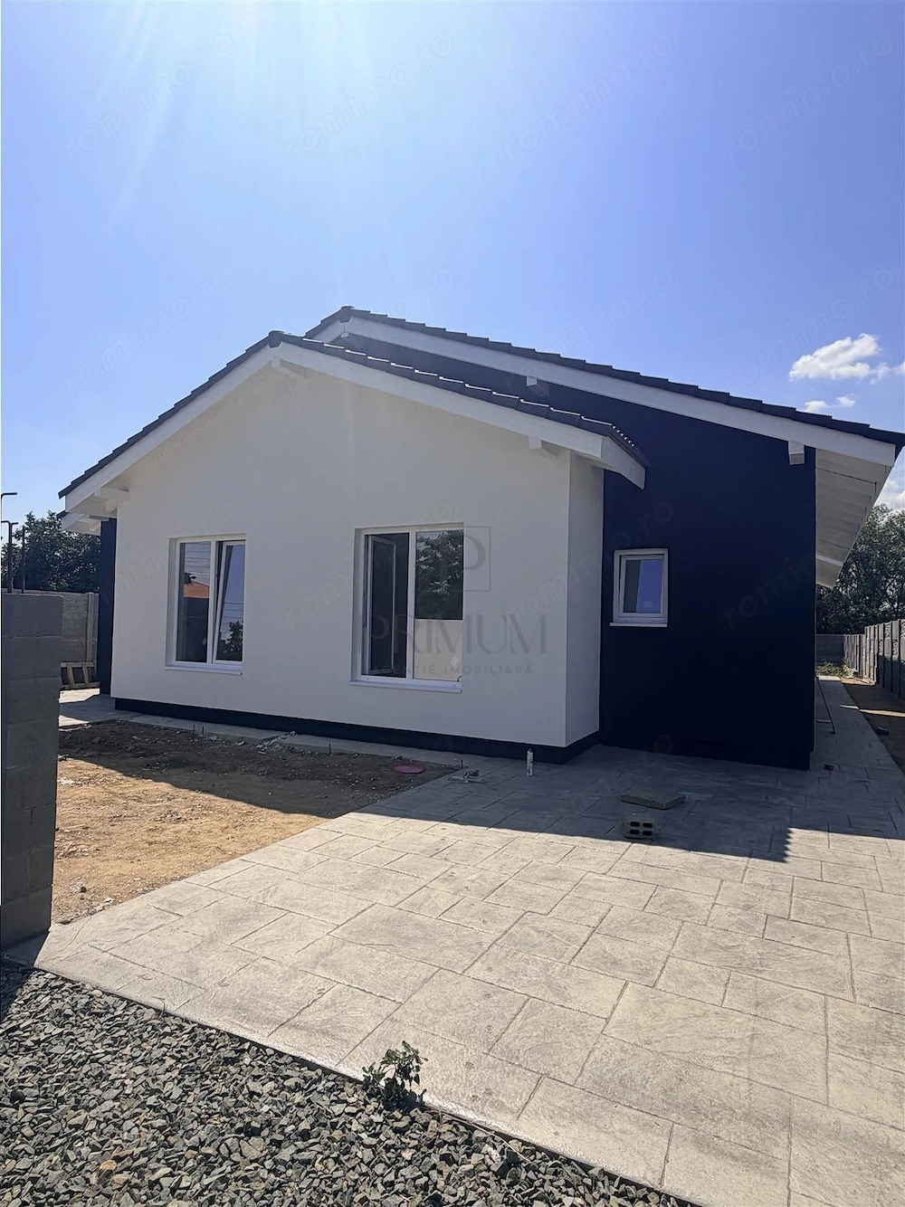 Duplex spatios - 3 dormitoare - asfalt - 415 mp teren