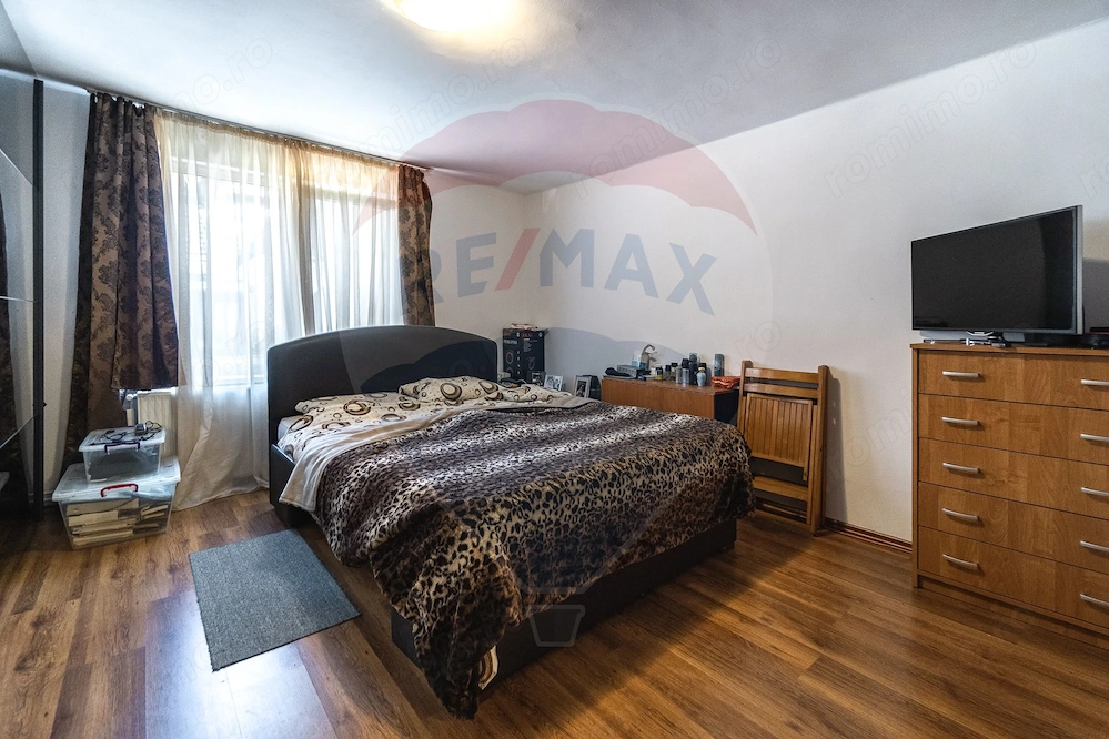 CASA COMPUSA DIN 2 APARTAMENTE, SCHEII BRASOVULUI| COMISION 0
