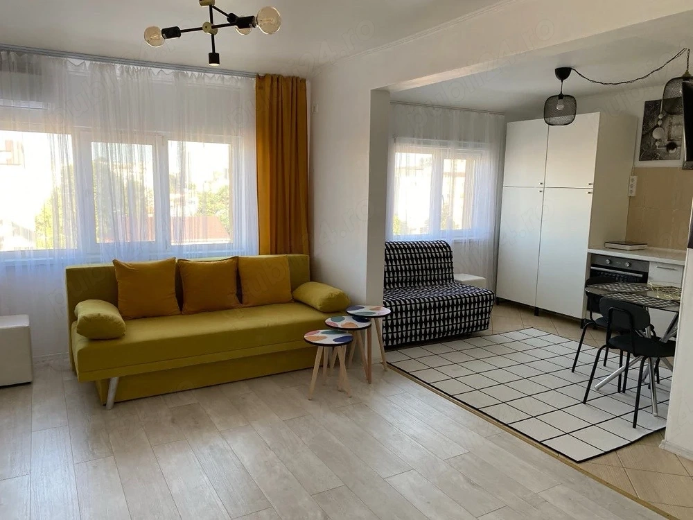 Proprietar, vând studio garsoniera la etajul 5 din 5 cu pod deasupra cu, în zona Km 4-5.